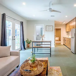 Serene 1 Bed With Patio Sleeps 6 , Los Angeles United States